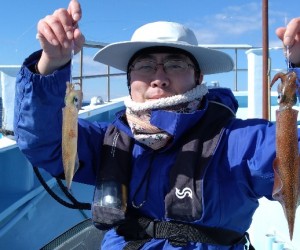 1月28日　午前船は寒サバ〜イカのリレー釣りに出船しました！！。