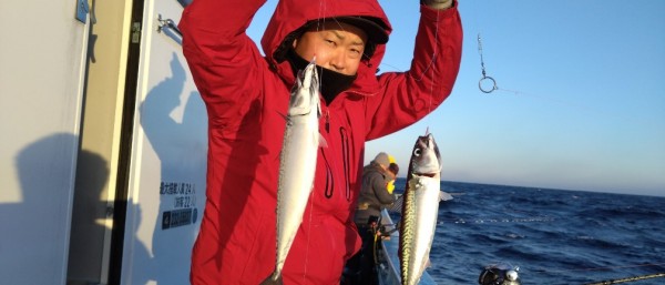 2月6日　午前船は寒サバ〜イカのリレー釣りに出船しました！！。のサムネイル