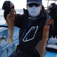 2月12日　午前船は寒サバ〜イカのリレー釣りに出船しました！！。のサムネイル