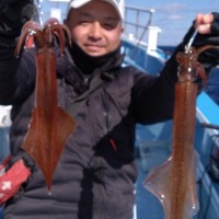 2月16日　午前船は寒サバ〜イカのリレー釣りに出船しました！！。のサムネイル