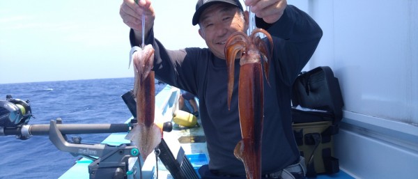 8月4日　午前船はスルメイカに出船しました！！。のサムネイル